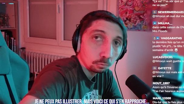 grosse tête du streamer Le Sad Panda en regardant droit dans vers l'objectif avec une indication "je ne peux pas illustrer, mais voici ce qui s'en rapproche..." écrit en bas