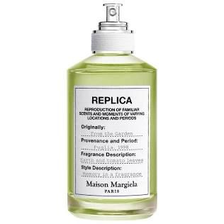 Replica - From The Garden perfume.  The best tomato scent with tomato leaf, geranium and mandarin with a hint of patchouli which gives it an earthy base.