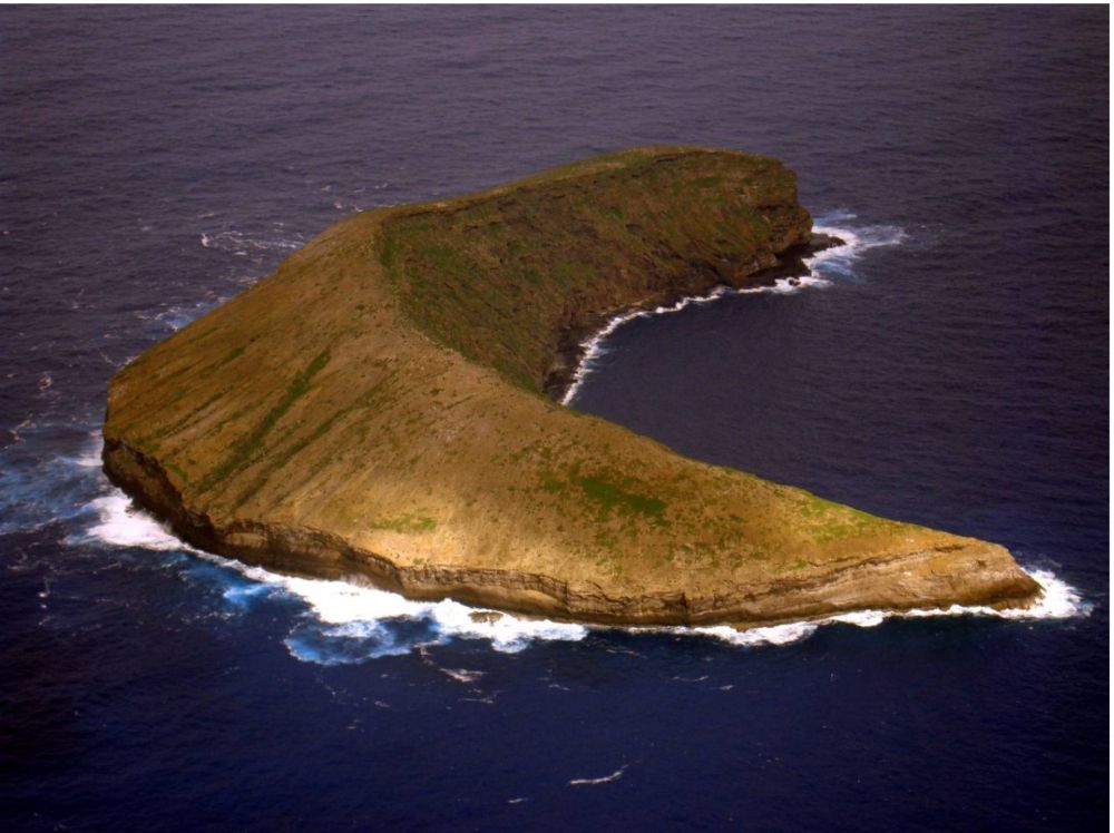 Navy Plans To Double Bombing Of This Tiny Hawaiian Island