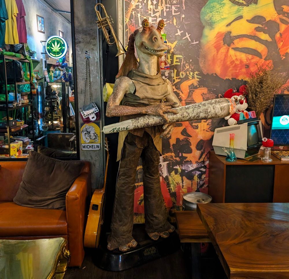 jar jar binks life size with oversized fake joint