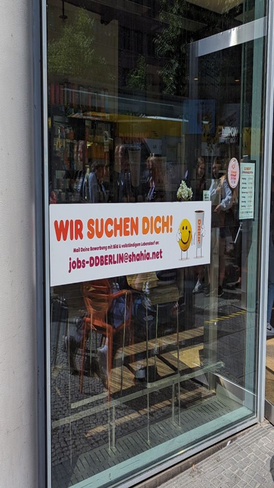 German dunkin donuts job sign that says "wir suchen dich"