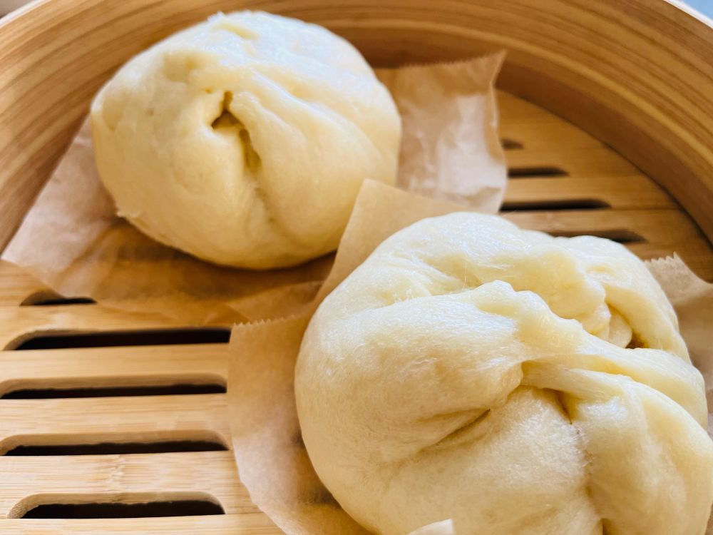 不恰好な肉まんが美味しいのです
昨日の残りの挽肉ミチミチ多めキーマカレーも入れてみたら結構イケた！