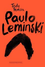 capa do livro Toda Poesia, de Paulo Leminski, da Cia das Letras. Letras pretas e o desenho do bigode do Leminski sobre fundo laranja.