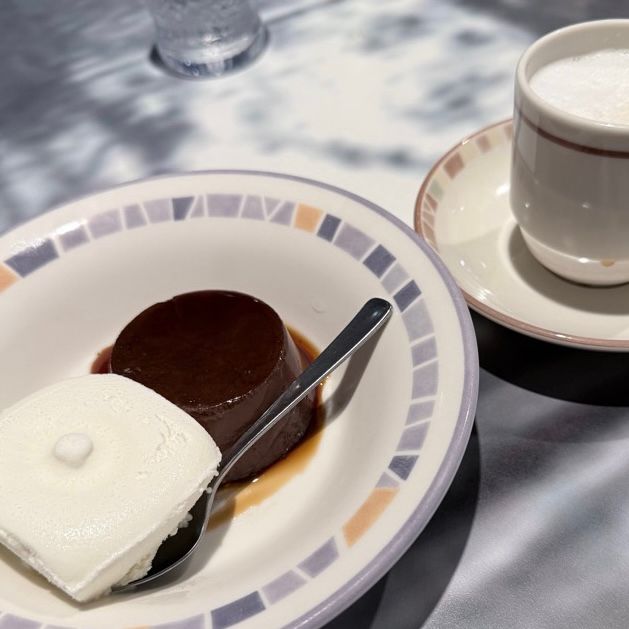 サイゼリヤの期間限定デザートのボネとミルクジェラートの盛り合わせ