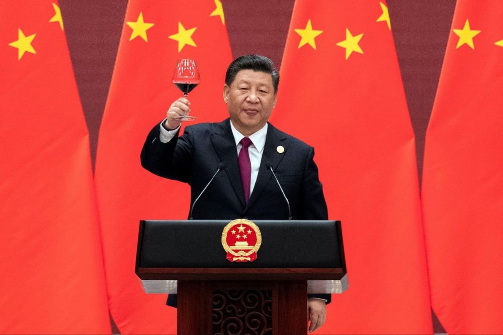 BREAKING: 

🇨🇳 China has announced further export control measures of rare earth minerals. 

China imposes export control on graphite and lithium batteries.

Beijing also just added more rare earth elements to its export control list, including holmium, erbium, and a few others you’ve probably never heard of but your tech definitely needs.

@Megatron_ron