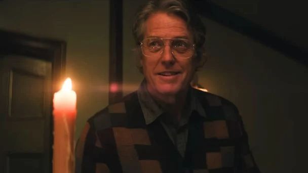Hugh Grant molándolo todo en 'The Heretic', película dirigida por Scott Beck y Bryan Woods.