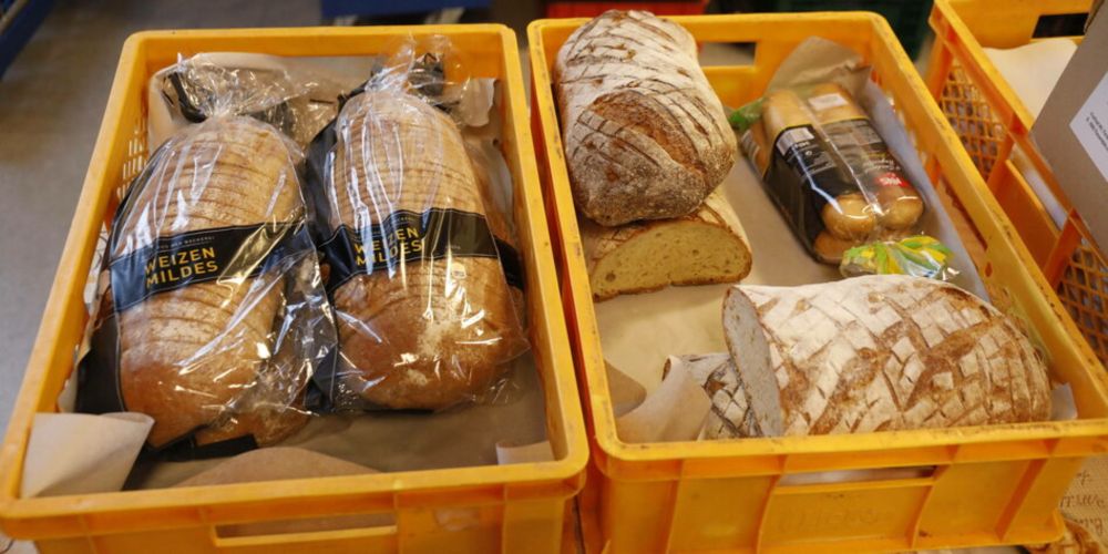 Essensausgabe bei der Tafel: Nicht anfassen!