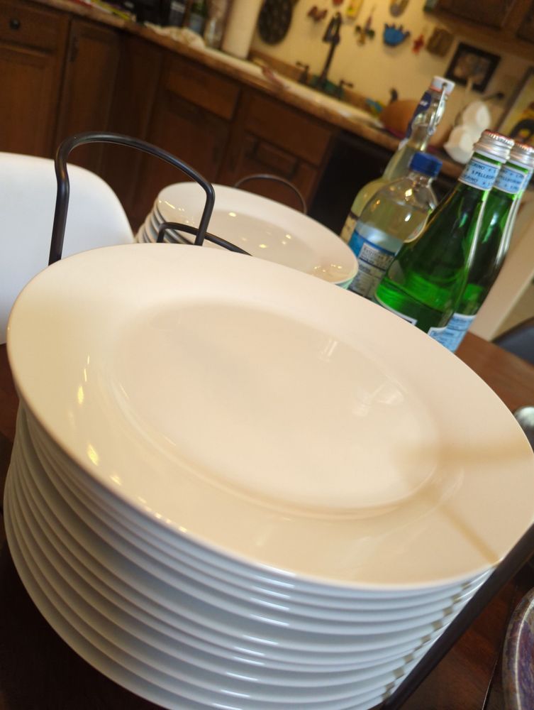 Stacks of white plates in 2 sizes