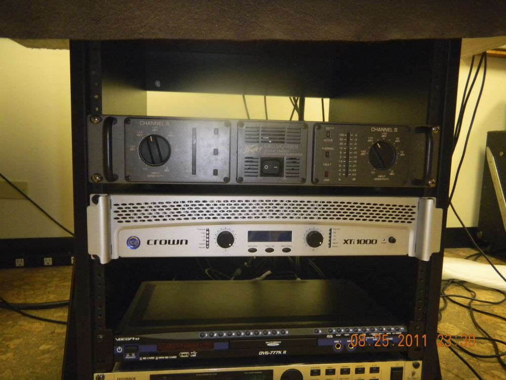 The Peavey DECA/424 is a vintage, USA-made, pro audio power amplifier known for its digital energy conversion (DECA) technology, offering robust power (around 200W per channel) for live sound and studio use, often found in rack-mount setups, and famously used by musicians like Geezer Butler for bass amplification in the late '80s.

The Crown XTi 1000 was a popular, rugged, and lightweight professional power amplifier known for its built-in DSP (Digital Signal Processing), featuring presets for crossovers, EQ, limiting, and a subharmonic synthesizer, making it ideal for portable PA systems Handles 2-ohm loads with ease. 