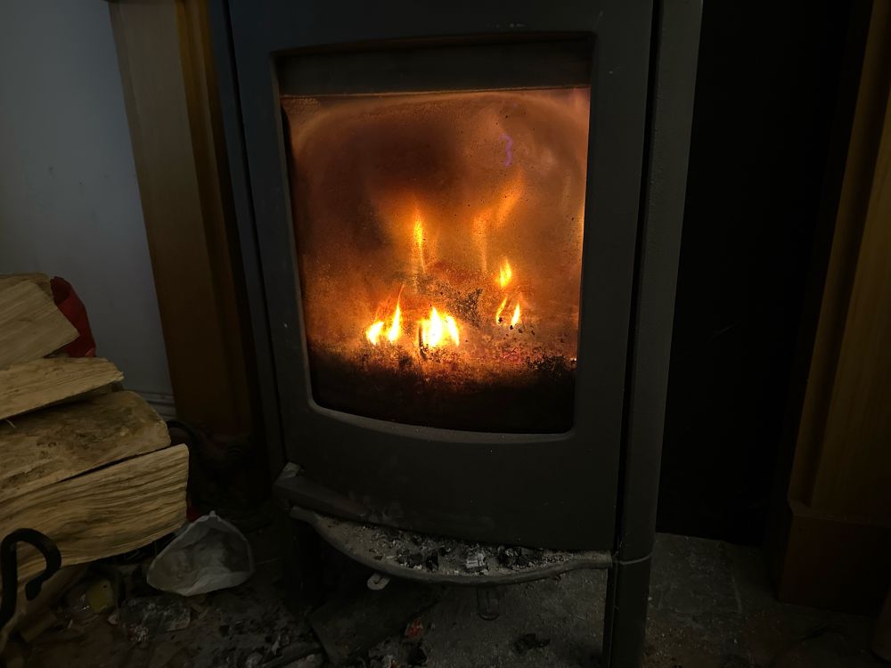 Wood burner (lit)