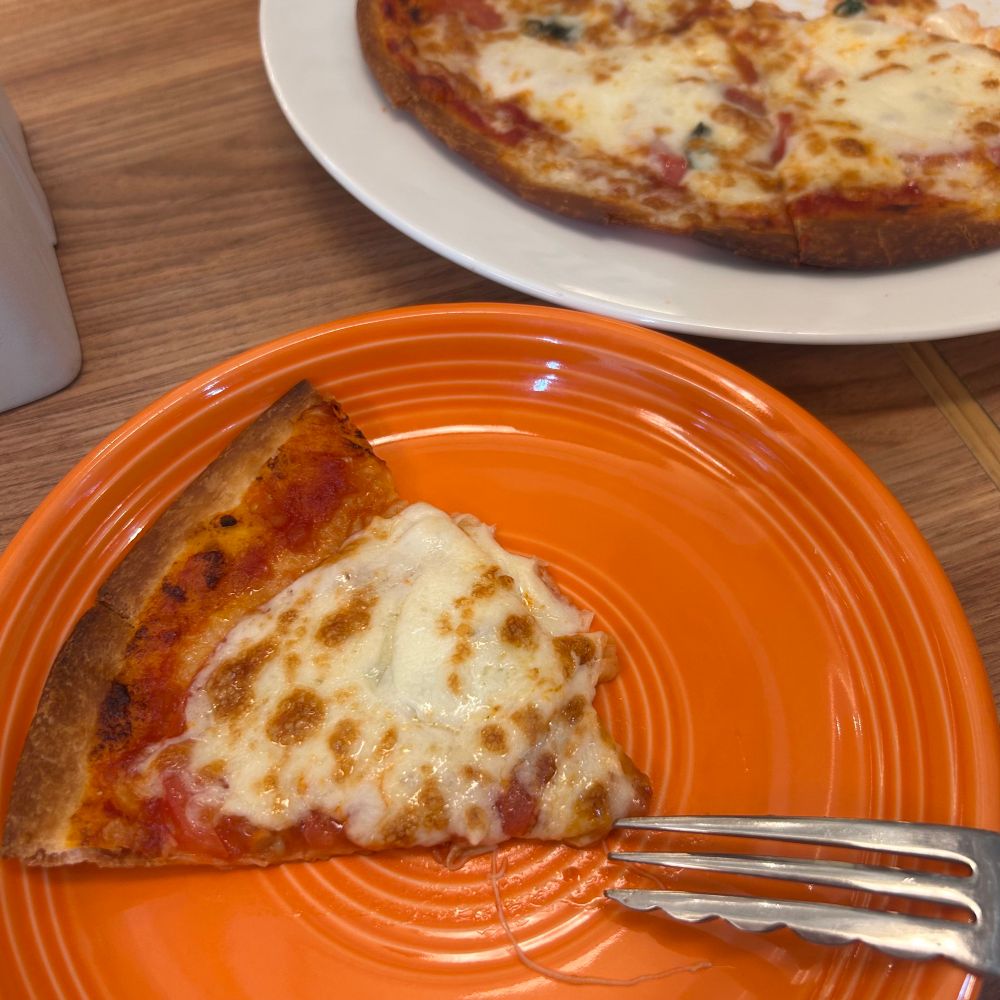 クリスピータイプのサクサクのマルゲリータ🍕