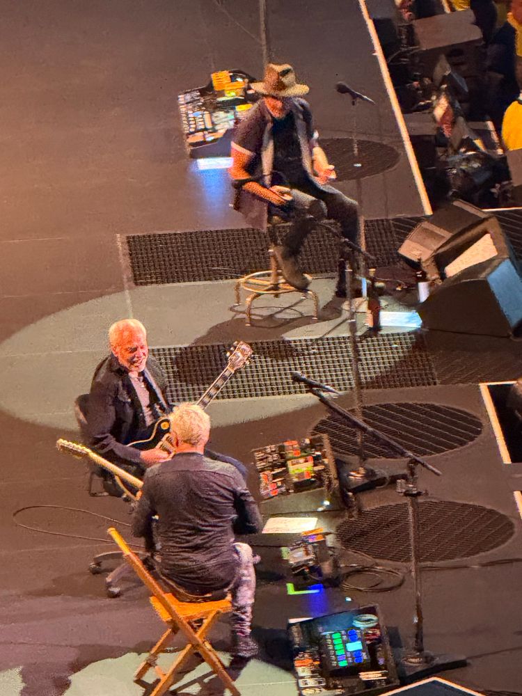 Eddie Vedder, Peter Frampton, Mike McCready perform “Black” at Bridgestone Arena, 5/8/25