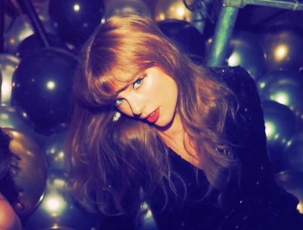 taylor swift and selena gomez in the middle of a bunch of balloons