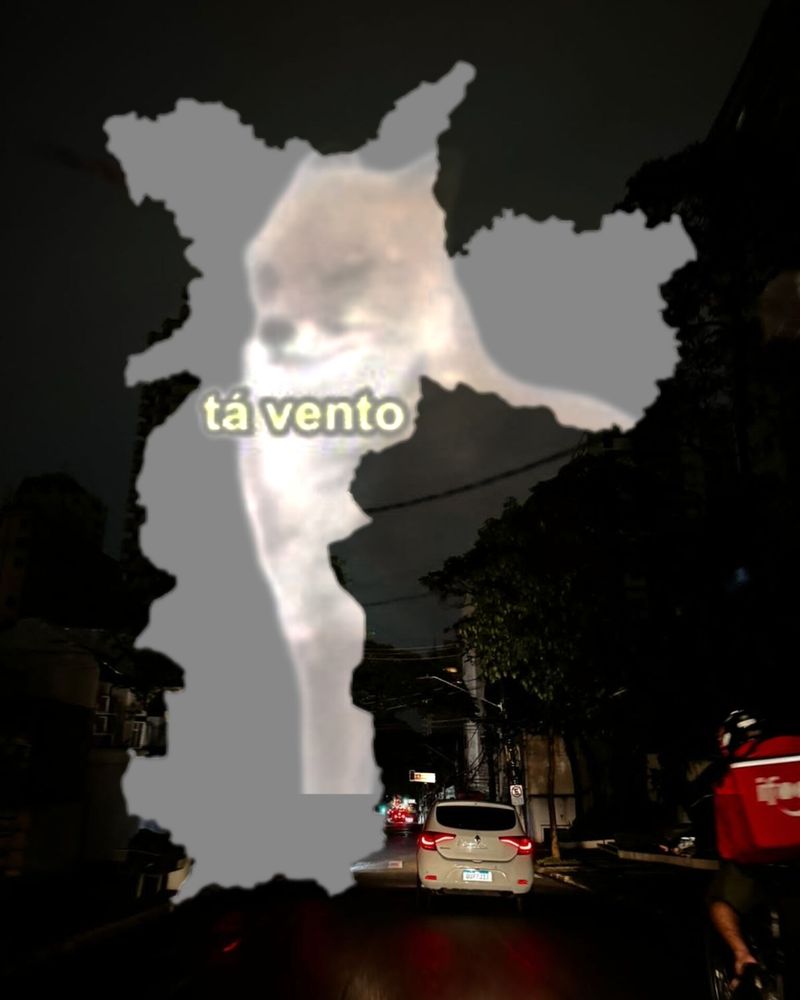 montagem de foto do apagão em são paulo sobreposta por um mapa da cidade e o meme "ta vento"