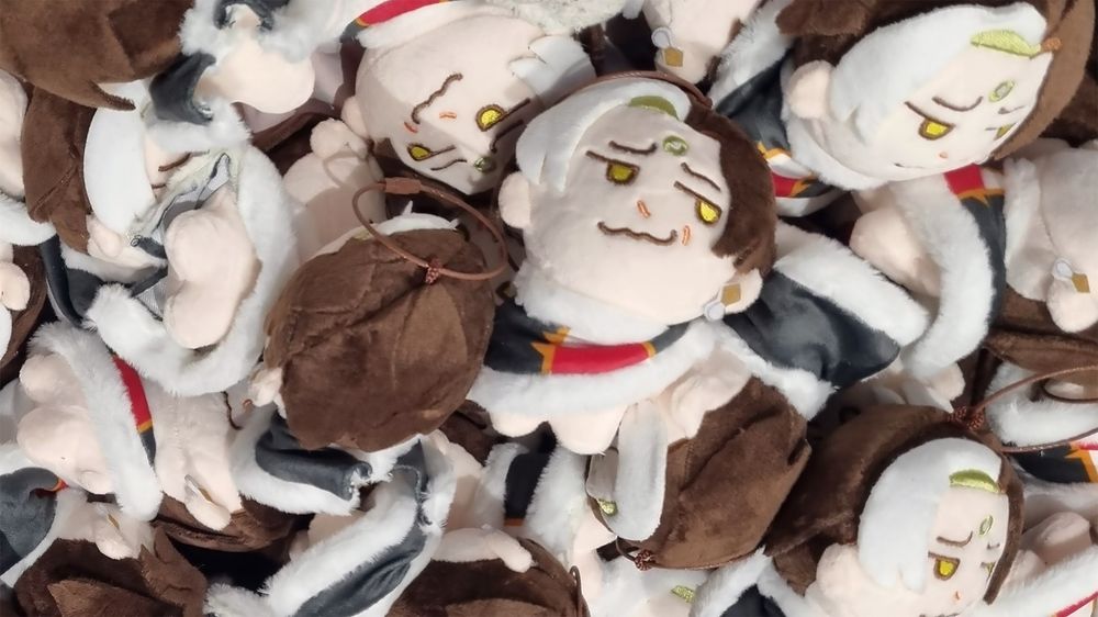 A pile of silly looking Emet-Selch plushes.