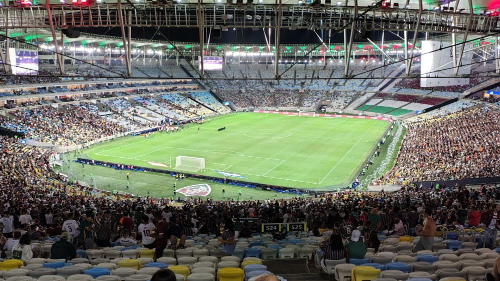 Foto das arquibancadas do Maracanã, na partida entre Fluminense e América de Cali.