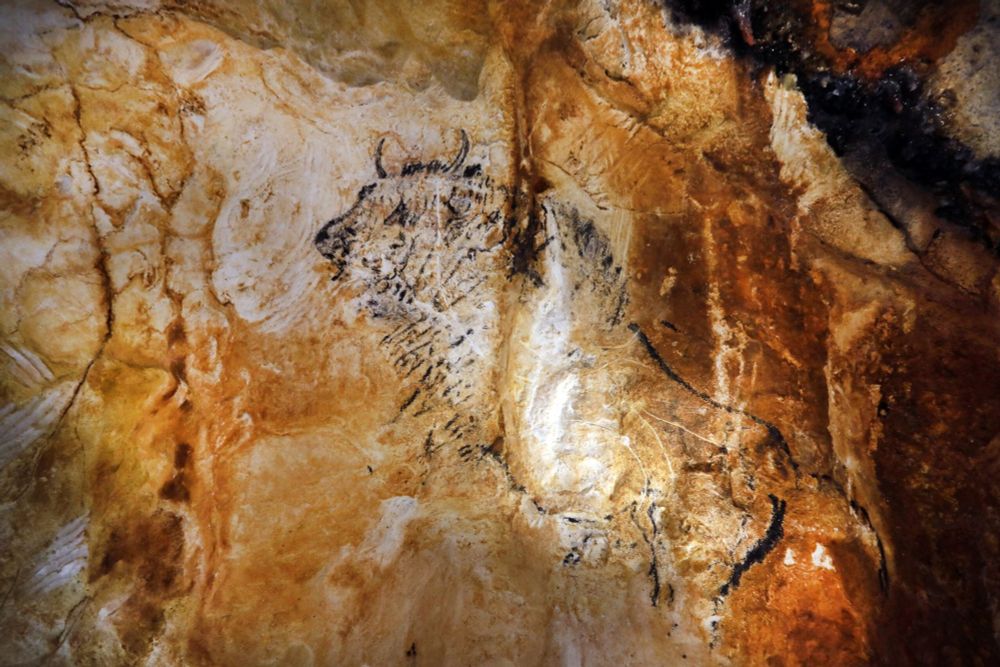 Tour a Submerged Cave Packed With Paleolithic Art—Without Ever Venturing Underwater