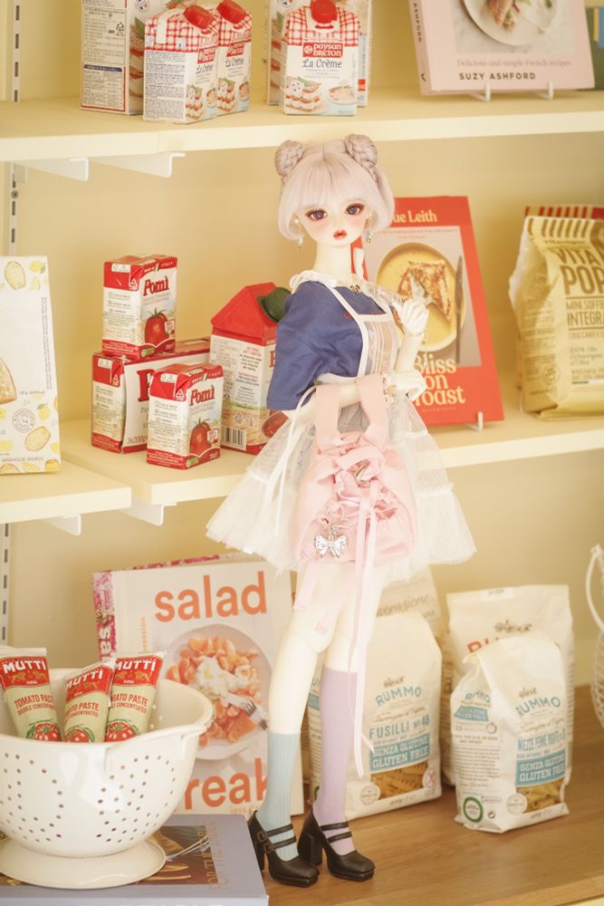 노멀 바디랑 얼굴이 색차가 좀 나기도 하고 젤리랑 같이 쓰려고 미백바디를 합체해줬는데 이 쪽이 더 잘 맞는당 :0
귀한 미백 루나가 되엇어!!!