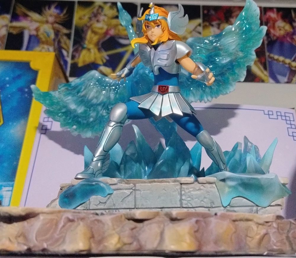 Colecionável na escala 1/10 do cavaleiro Hyoga de cisne da iron studios.