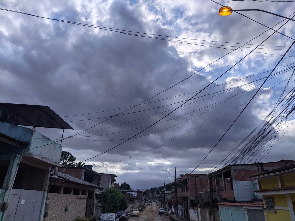 Foto simples - sem efeito, filtro, técnica - do céu. Tirada aqui perto de casa, em São Vicente - Belford Roxo. Rio de Janeiro. 