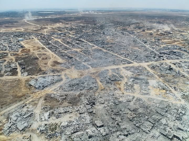 Beit Hanoun, Gaza...

Er staat nauwelijks een steen overeind op deze luchtfoto.