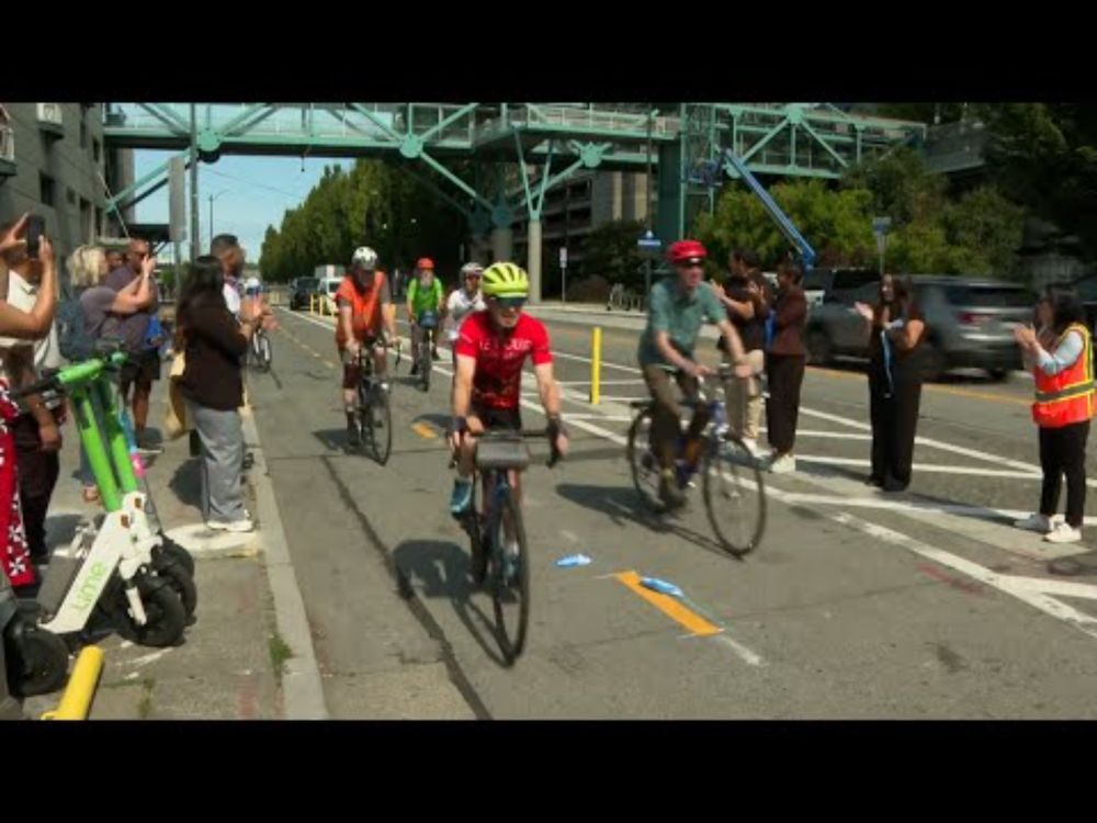 City of Seattle leaders celebrate critical bike gap along Elliott Bay