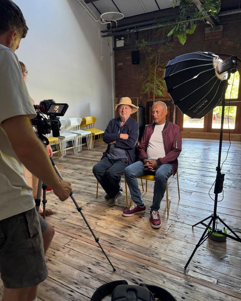 Behind the scenes of Stephen Frears and Gordon Warnecke pre recorded intro