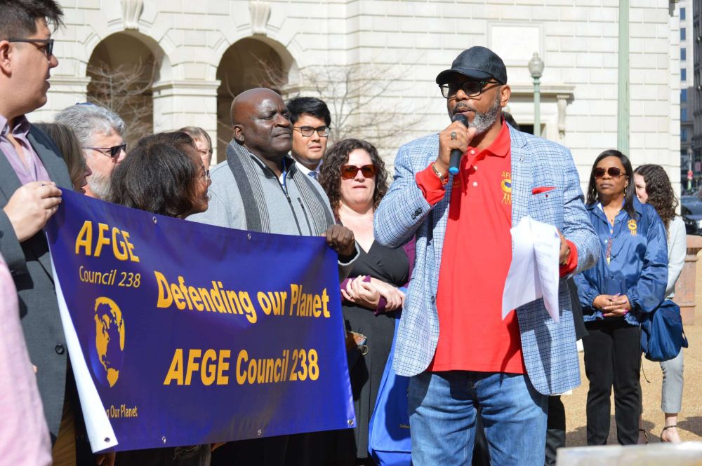 An appeals court lifted a preliminary injunction that had been preventing 21 agencies from implementing Trump’s order to eliminate collective bargaining.