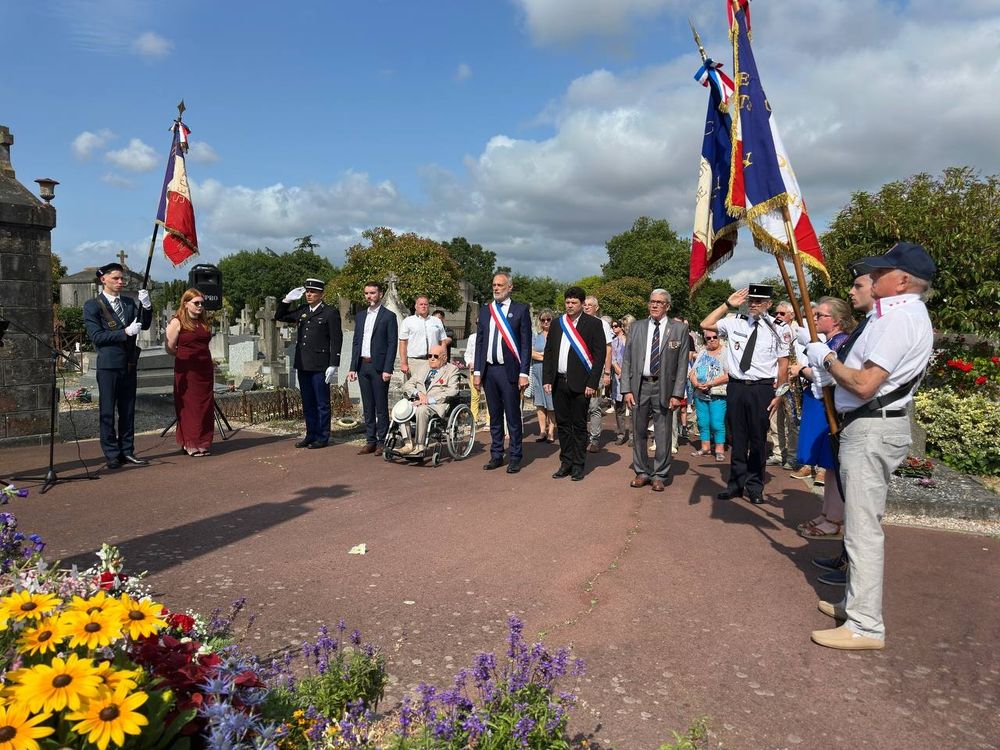 Vive la République ! Vive la Révolution française !

Présent hier à Saint-Nazaire et aujourd'hui à Savenay pour célébrer le 14 juillet. La liberté, l'égalité, la fraternité sont toujours des idées neuves !