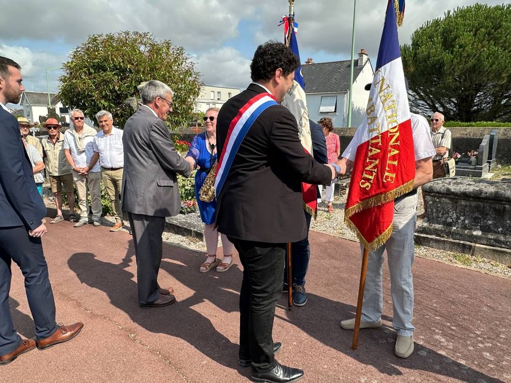 Vive la République ! Vive la Révolution française !

Présent hier à Saint-Nazaire et aujourd'hui à Savenay pour célébrer le 14 juillet. La liberté, l'égalité, la fraternité sont toujours des idées neuves !