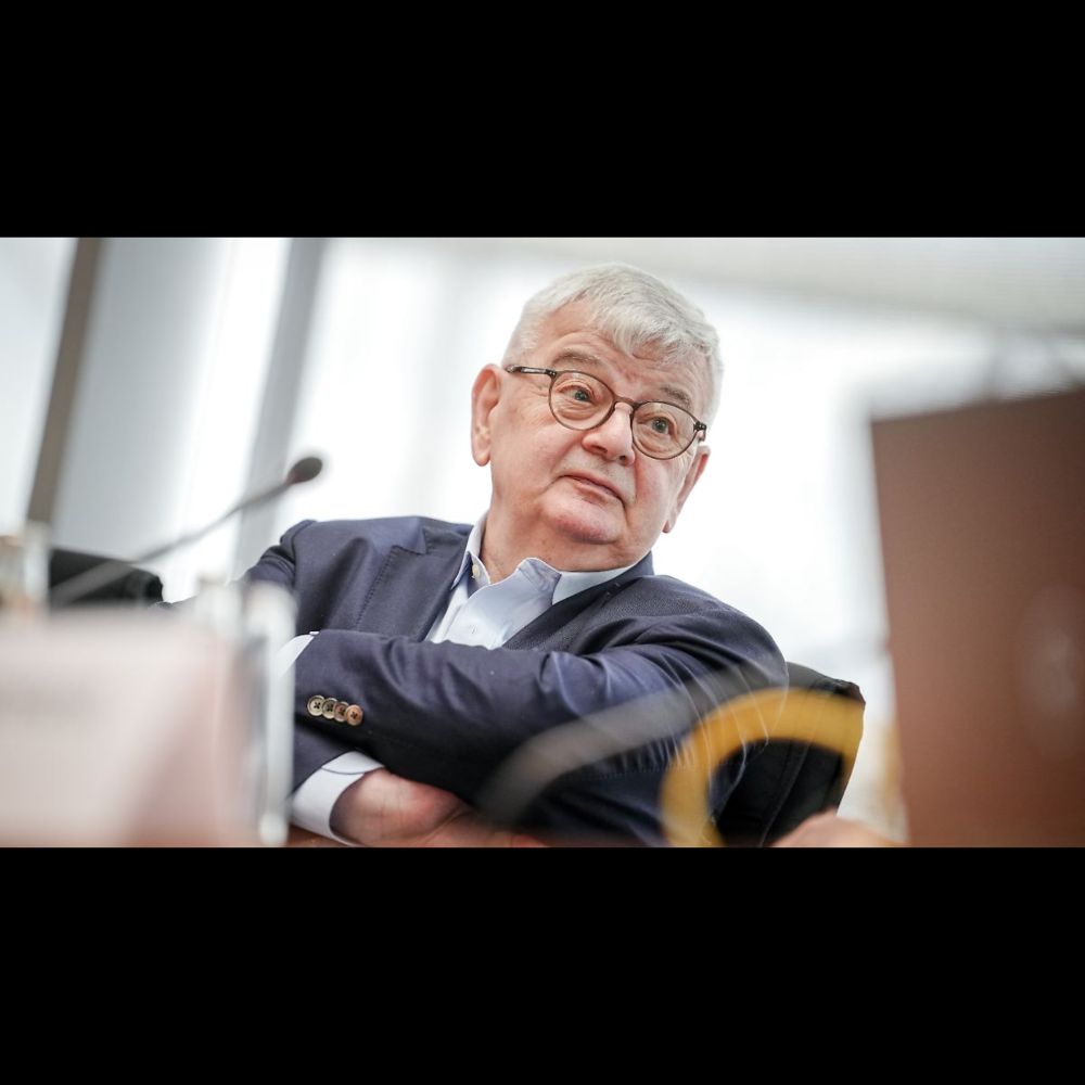 Ex-Außenminister für Aufrüstung: Joschka Fischer: EU sollte Atomwaffen besitzen