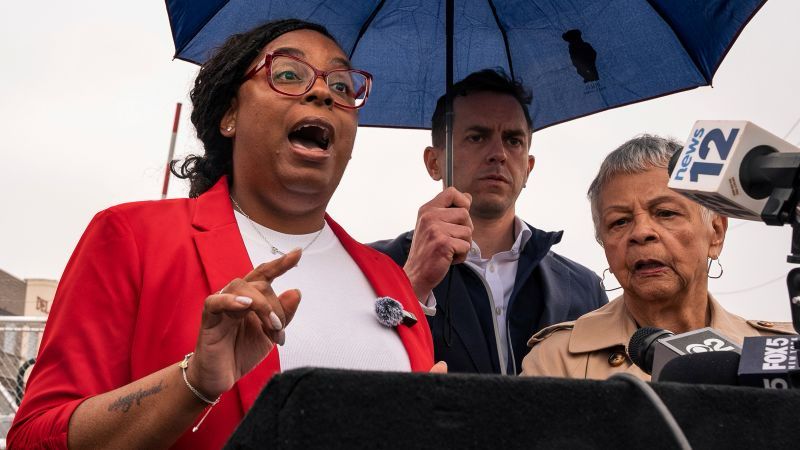 Democrats involved in tense encounter at ICE facility say Trump administration is trying to intimidate them | CNN Politics