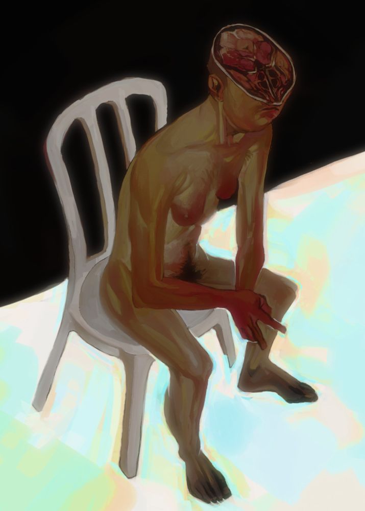 une personne nue assise sur une chaise en plastique. le haut de son crâne est ouvert pour voir une tranche comme sur les scanners. la personne fait un signe de ciseau avec ses doigts.