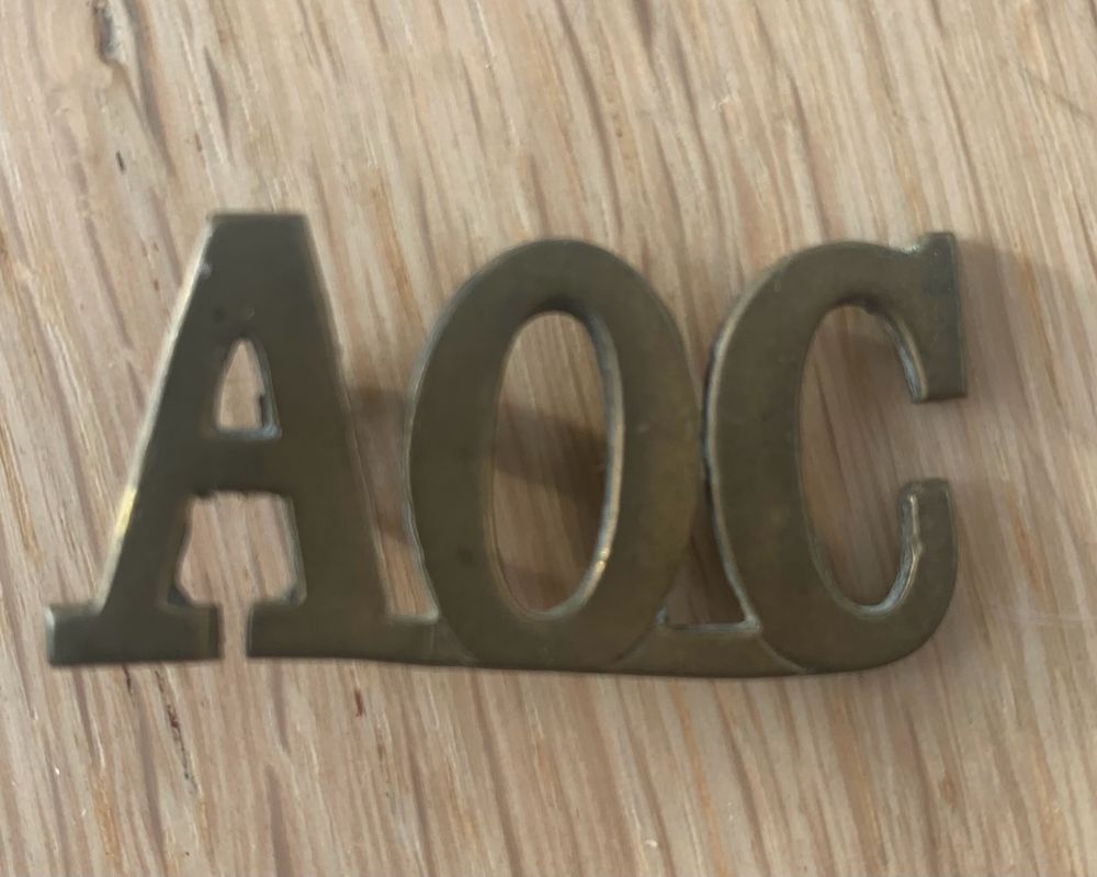 WW1 British Army Ordnance Corps. Shoulder title badge