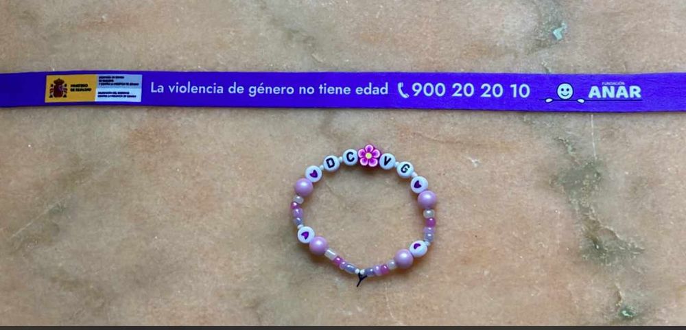 Pulseras contra el día de la violencia.