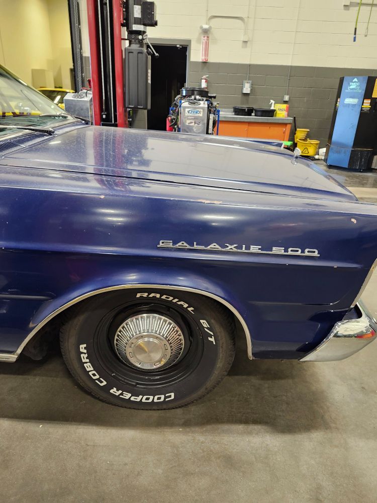 1965 Ford Galaxie 500, in navy blue, front wheel and fender