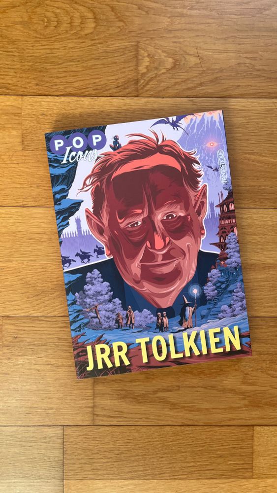 Couverture du Pop Icons sur JRR Tolkien, sur Lacelle est représenté le visage de Tolkien avec des oreilles pointues