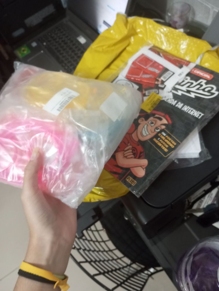 album se figurinhas do enaldinho e óculos de canudo