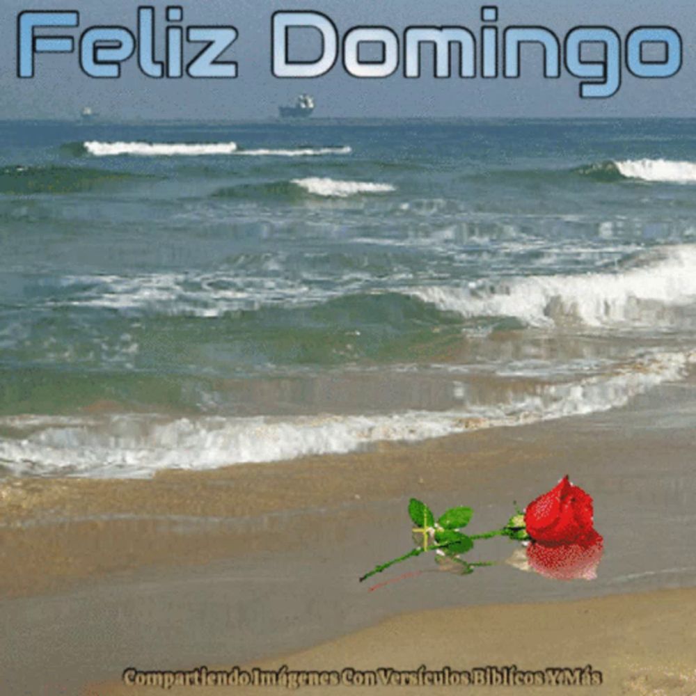 a picture of a beach with the words feliz domingo on the top