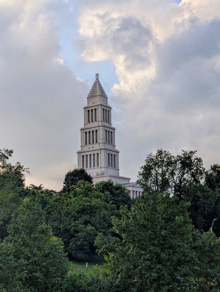 a photo of the George Washington Masonic Monument proving that delrayser is back in his old stomping grounds