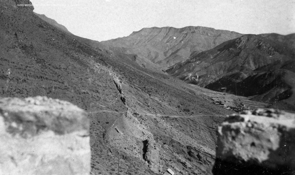 Légionnaire nommé Jean envoie cette photographie du village de Tirghist prise sur un jbel dans une forteresse