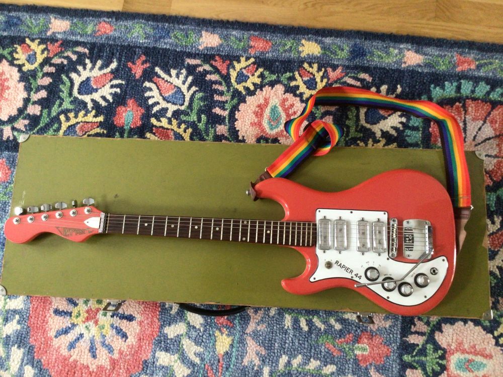 The guitar still has its tremolo/vibrato arm and the mechanism still works nice and effectively - but the micro-tune replacement bridge that it now has doesn’t really suit tremolo wanging like the original, simpler bar-bridge was designed to do.