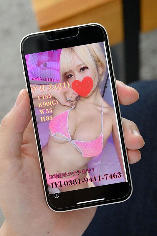 【シェアハウスでソープ勤めがバレて…大嫌いな風俗嬢軽視の男たちに自室で強●ナマ中出しされた泡姫 乙アリス】
男女共同シェアハウスに住むアリスは副業で月に数回ソープランドで働いていた。ある日、親しくしていた住人男性が訪ねてきてスマホの画面を見せながら「これアリスさんですよね？」そこに...