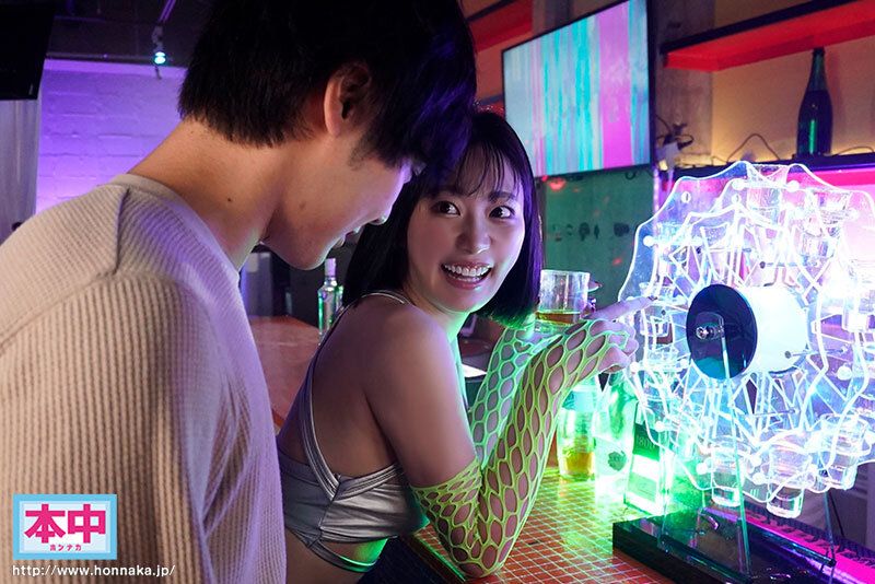 【クラブで出会ったお姉さんに誘惑挑発され密室に連れ込まれてブリンブリン尻でバンバン腰振りダンスにドピュッ！と中出しが止まらない！！ 美谷朱音】
ブリンっブリンのデカケツお姉さんが自慢の尻振りダンスで、男たちを誘惑する！
尻を股間に押し当てて、淫語責め、膣絞り騎乗位のコンボで精子がドピュドピュ止まらない！！！甘々お姉さ...