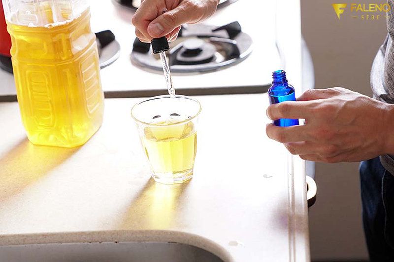 【ずっとヤりたいと思っていた…友達のカノジョに媚薬を●ませて2日間に渡るキメセク完堕ちNTR…の記録 天使もえ】
僕は友達のカノジョのことを大学時代から想い続けている…が、もう抑えきれない。この想いを成就させるために媚薬を購入した…もうヤるしかない。決意を胸に僕は彼女のお茶に媚薬を仕込ん...