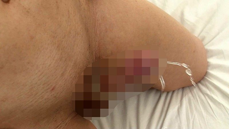 【馬用興奮剤を飲まされてカウパー垂れ流すカワイイ小さな男の娘 こはく】
身長153センチの小さなこはくちゃんに馬用興奮剤を飲ませたら…興奮剤効果でザーメンは大量につくられるが精巣働きが間に合わず、ザーメンになる前のカウパーが金玉に収まり切らなくな...