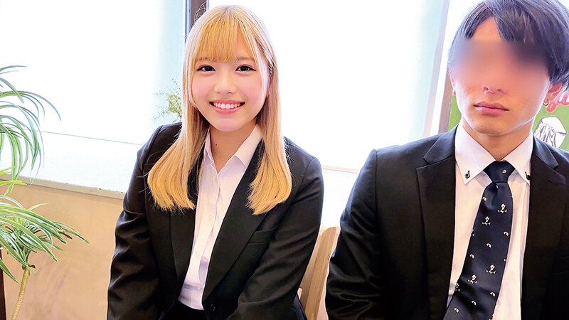 【素人男女モニタリングAV 出張先のホテルで上司と部下が相部屋チャレンジ！初めての出張でド緊張の新入社員が上司と一晩密室で二人っきり！中出し1発10万円の過激ミッションに挑戦！？朝まで連続射精セックス！もう職場で目も合わせられない秘密の関係！！】
社内環境の改善と称し、出張中の上司と部下をナンパし、インタビュー。入社したばかりでド緊張の女子社員。しかもなんと今回初めての出張！お互いを異性として意識する余裕なんて一切ない...