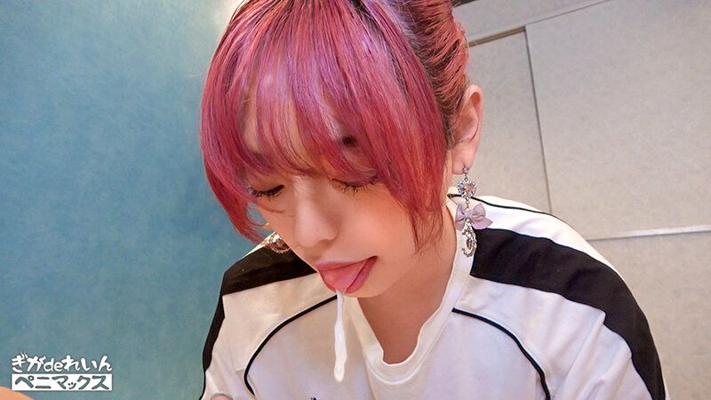 【【ビジュ強】この顔で巨大ペニクリ！可愛さ限界突破の女装ちゃんとイチャラブSEX【ゆぅり】 一二三ゆぅり】
今回の男の娘は「ゆぅり」ちゃん！ナンパでキャッチしたビジュつよつよな女装子です♪エっっっ！？この見た目でついてるの…？と目を疑う事間違いなし！？ガチで女性にしか見えない可愛いお顔に、期待でチ●コがグーンッと上向いちゃいますwホテルでハメ撮り撮影の交渉をすると、恥じらいながら了承してくれるゆぅりちゃん♪ウブな反応が可愛い！けれどSEXモードに入った途端、肉食系な雰囲気へ様変わりしノリノリで応じてくれるのです…！そんな二面性を持つ彼女をたっぷり責めてあげると、気持ちよさそうに白目イキしちゃってエロすぎましたwお互いたっぷり射精してます♪ぜひご覧ください。