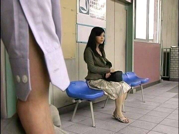 【我慢できない母親たち 亭主のかわりに義理の息子/稼ぎは悪いが絶倫亭主/娘の家庭教師に手をつける母/ゴムをはめないでした不倫のつけ】
★夫とのセックスレスに悩む妻。電車で居合わせた男とホテルへ…★仕事をさぼってばかりの夫…でもアレは最高！★娘の家庭教師に密室個人授業の母親。★夫が逮捕された！家に残された妻と...