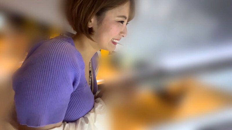 【街角で声をかけてパンツの染みを見せてもらう アパレル店員 さつきちゃん】
街行く女性に声をかけパンツを見せてもらう街角シリーズ目を付けたターゲットはセクシーなピチピチワンピースの巨乳女子。はいているパンツを見せてとお願いされると呆れ顔ながらも結局は...